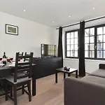 Kings Cross Superior Nike Apartment